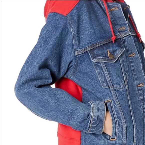 Levi’s Boyfriend Trucker Denim Jacket - Picture 3 of 10